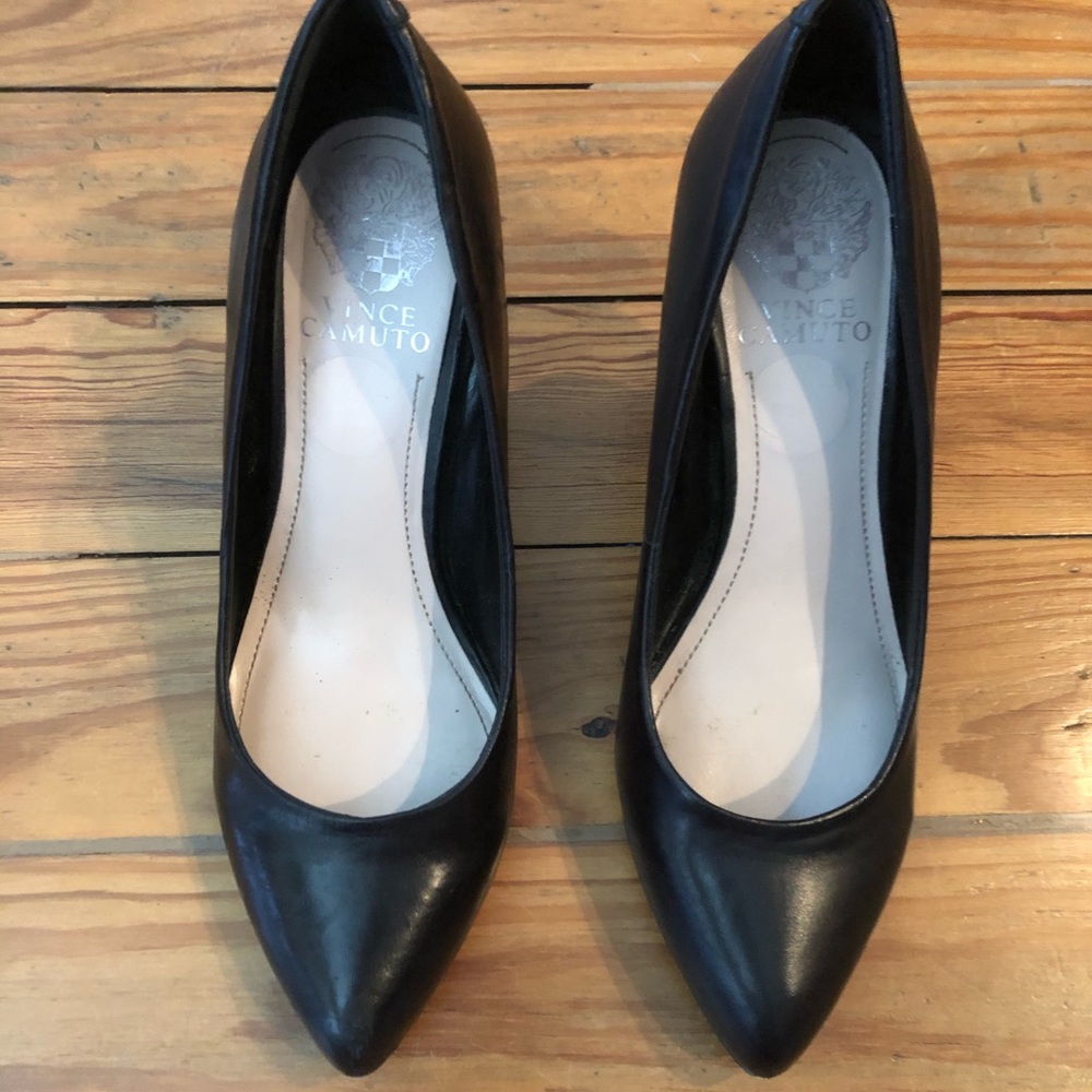 Vince Camuto black leather 6.5 pumps